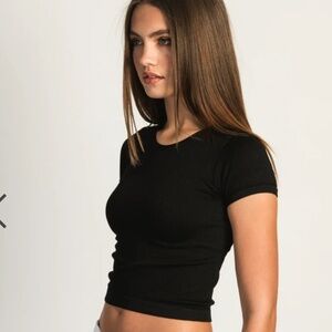 HARLOW RIBBED SEAMLESS TEE - BLACK